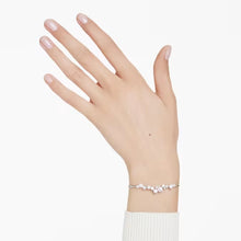 Carica l&#39;immagine nel visualizzatore di Gallery, Bracciale rigido Constella Crystal Pearl

