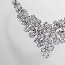 Carica e avvia il video nel visualizzatore di galleria, Collana Constella a V Taglio misto
